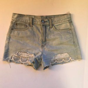 AMERICAN EAGLE HIGH WAISTED MOM SHORT